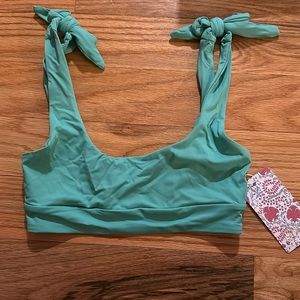 Toluca Clara simple scoop bikini top